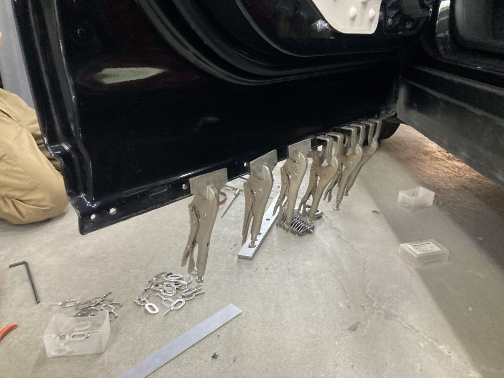 マセラティ、レヴァンテ、フロントバンパー、フロントドア、リアドア、リアアーチモール、キズ、凹み、修理、交換、塗装、