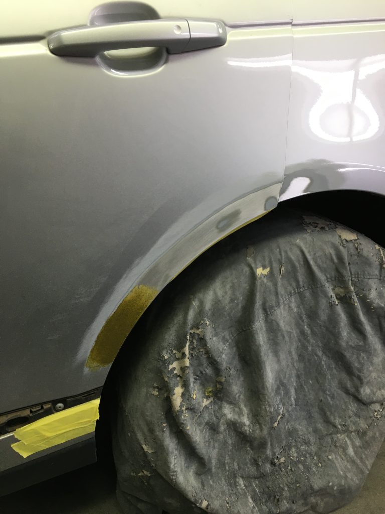 ランドローバー、レンジローバー、フロントバンパー、フロントドア、リアドア、クォーターパネル、リアバンパー、キズ、凹み、変形、修理、塗装、