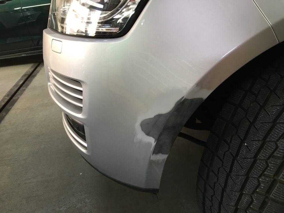 ランドローバー、レンジローバー、フロントバンパー、フロントドア、リアドア、クォーターパネル、リアバンパー、キズ、凹み、変形、修理、塗装、