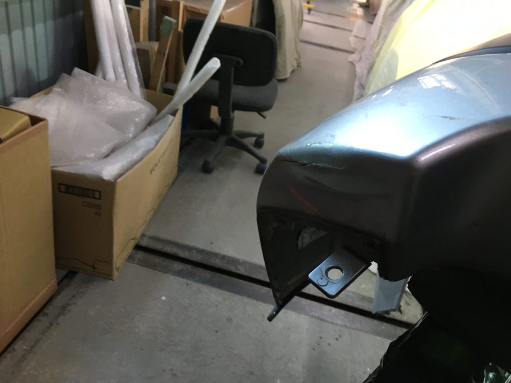 ランドローバー、レンジローバー、フロントバンパー、フロントドア、リアドア、クォーターパネル、リアバンパー、キズ、凹み、変形、修理、塗装、