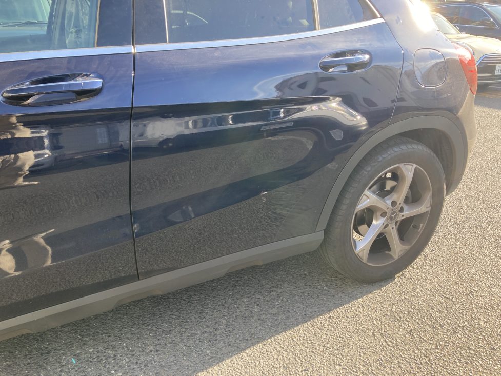 メルセデスベンツ、W156、GLA、リアドア、凹み、修理、塗装、