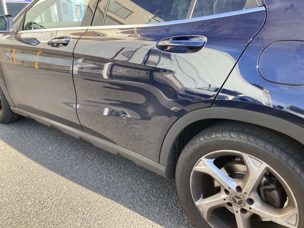 メルセデスベンツ、W156、GLA、リアドア、凹み、修理、塗装、