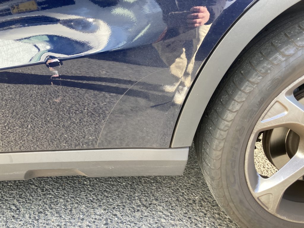 メルセデスベンツ、W156、GLA、リアドア、凹み、修理、塗装、