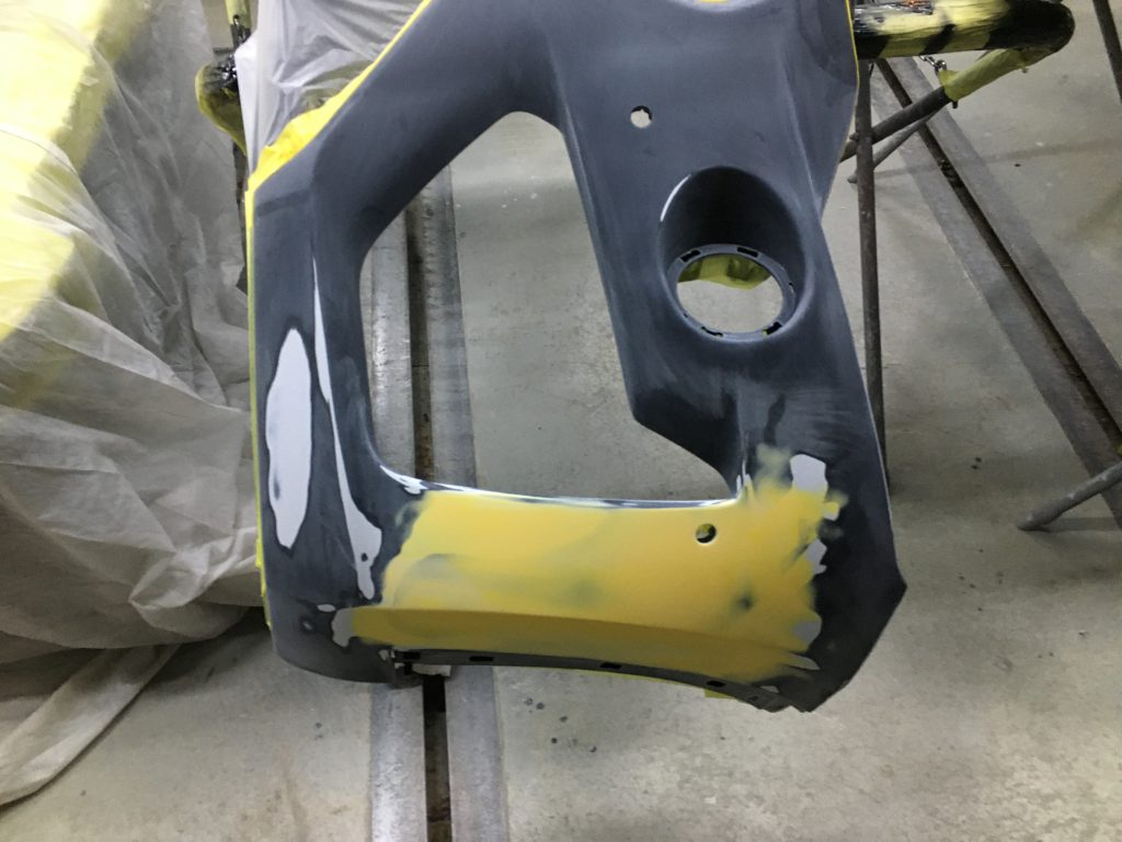 マセラティ、レヴァンテ、フロントバンパー、フロントドア、リアドア、リアアーチモール、キズ、凹み、修理、交換、塗装、