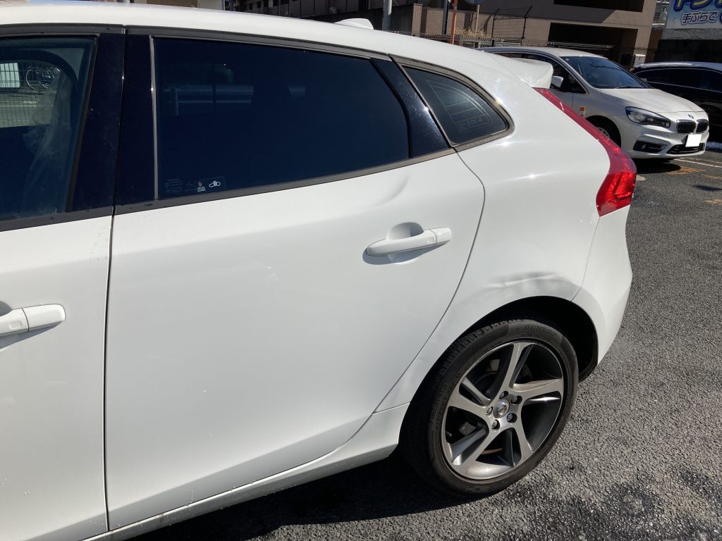 ボルボ、V40、クォーターパネル、リアバンパー、キズ、修理、塗装、