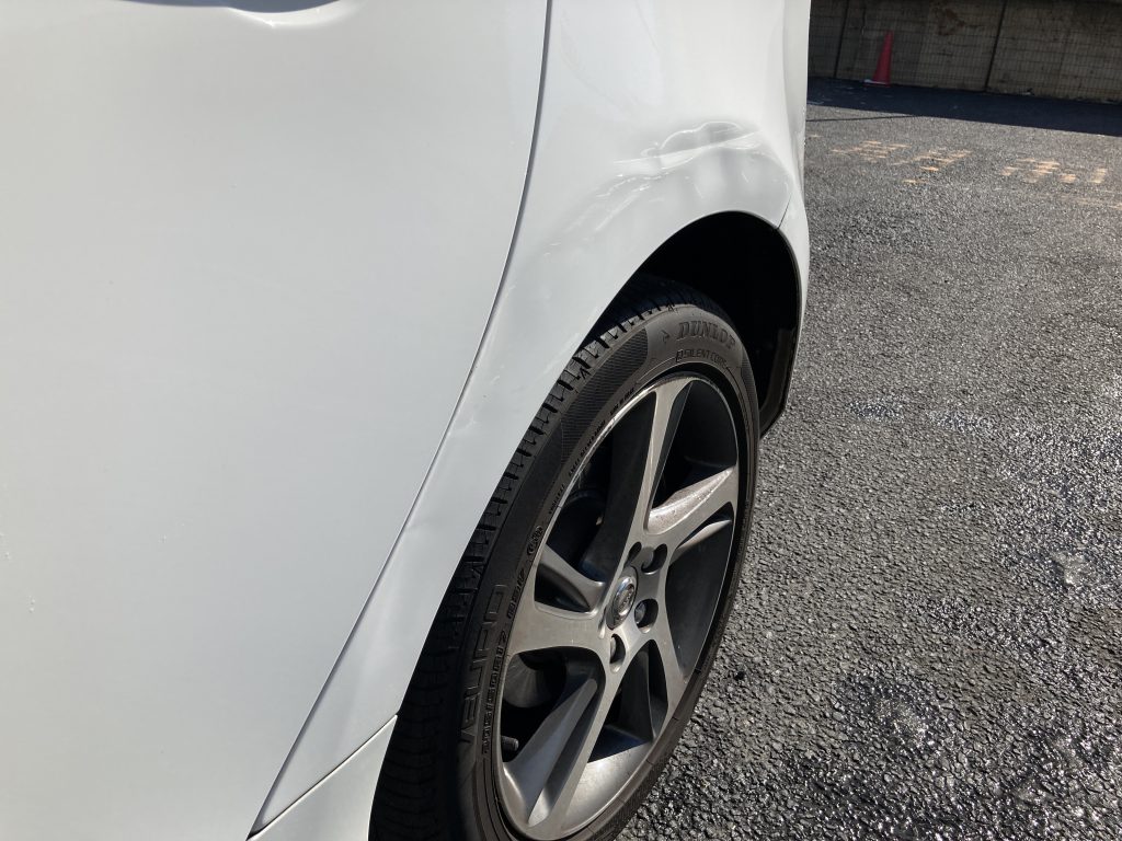 ボルボ、V40、クォーターパネル、リアバンパー、キズ、修理、塗装、