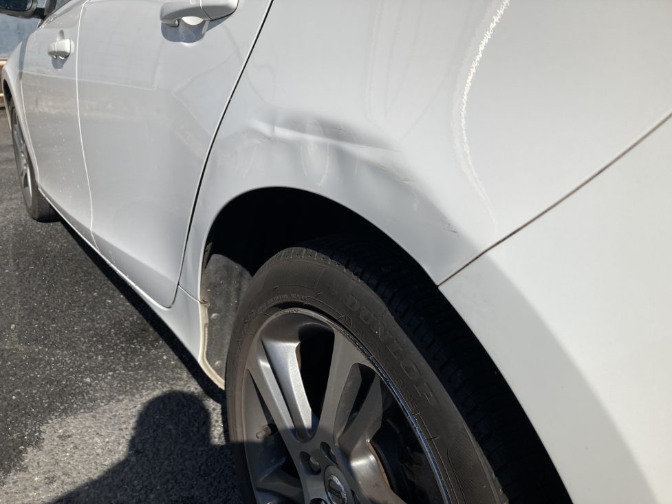 ボルボ、V40、クォーターパネル、リアバンパー、キズ、修理、塗装、