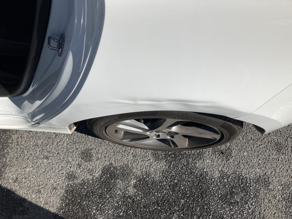 ボルボ、V40、クォーターパネル、リアバンパー、キズ、修理、塗装、