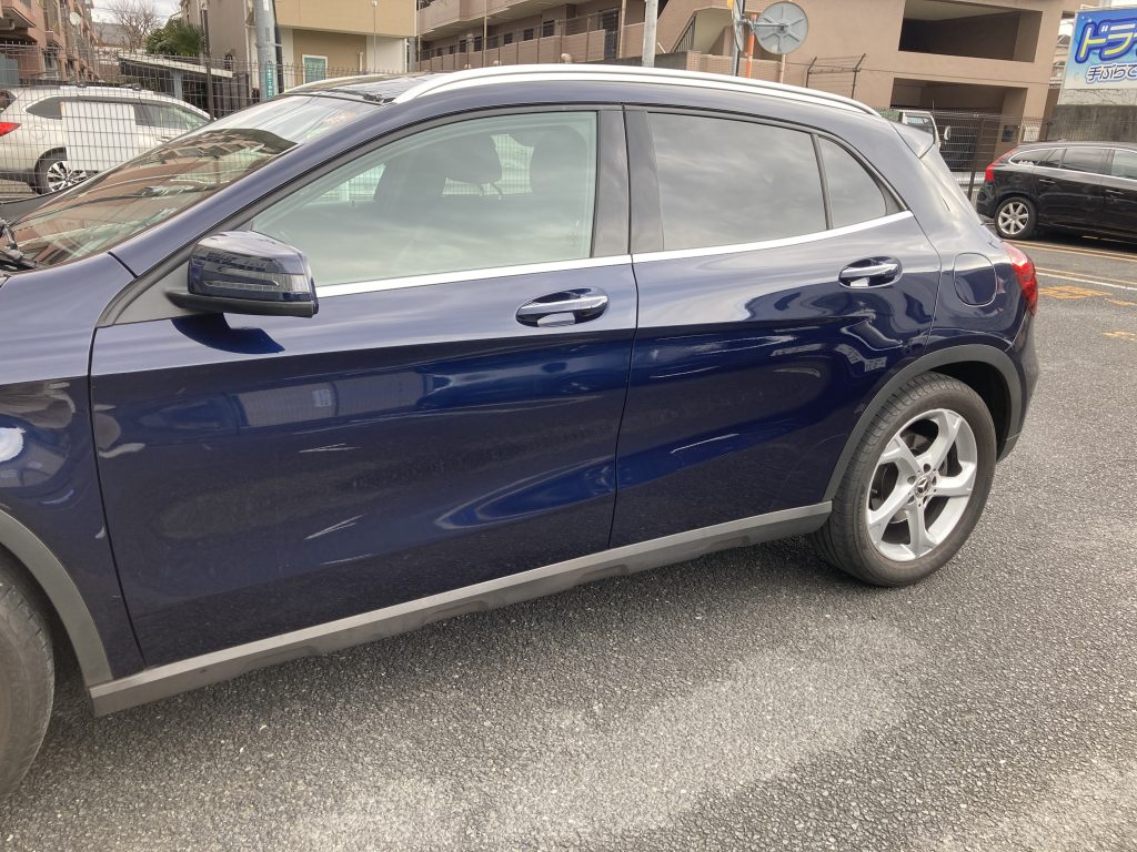 メルセデスベンツ、W156、GLA、リアドア、凹み、修理、塗装、