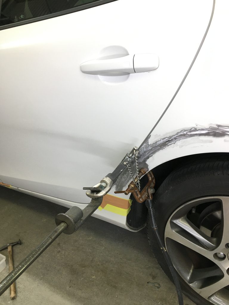 ボルボ、V40、クォーターパネル、リアバンパー、キズ、修理、塗装、