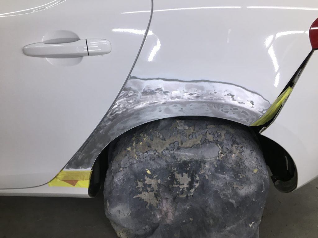 ボルボ、V40、クォーターパネル、リアバンパー、キズ、修理、塗装、