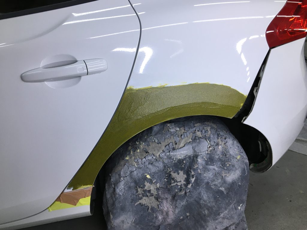 ボルボ、V40、クォーターパネル、リアバンパー、キズ、修理、塗装、