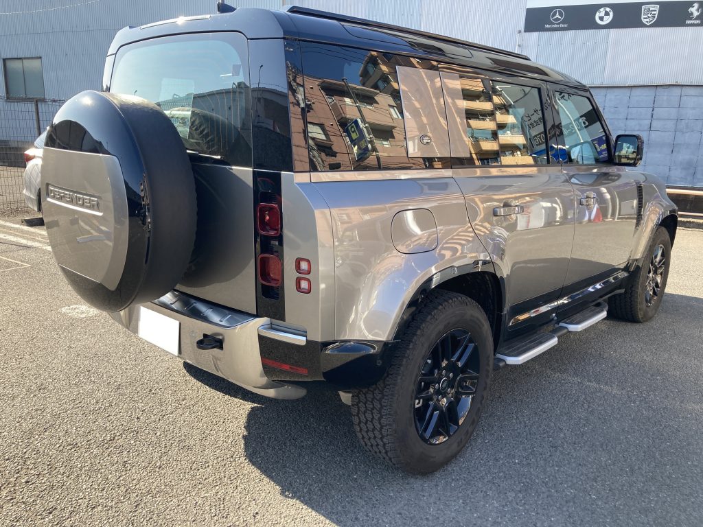 ランドローバー、ディフェンダー、フロントバンパー、フロントフェンダー、クォーターパネル、リアバンパー、キズ、変形、凹み、修理、塗装、