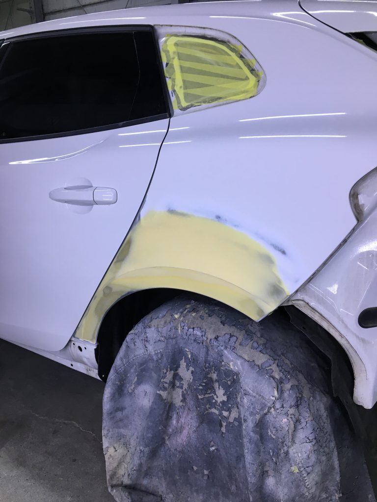 ボルボ、V40、クォーターパネル、リアバンパー、キズ、修理、塗装、