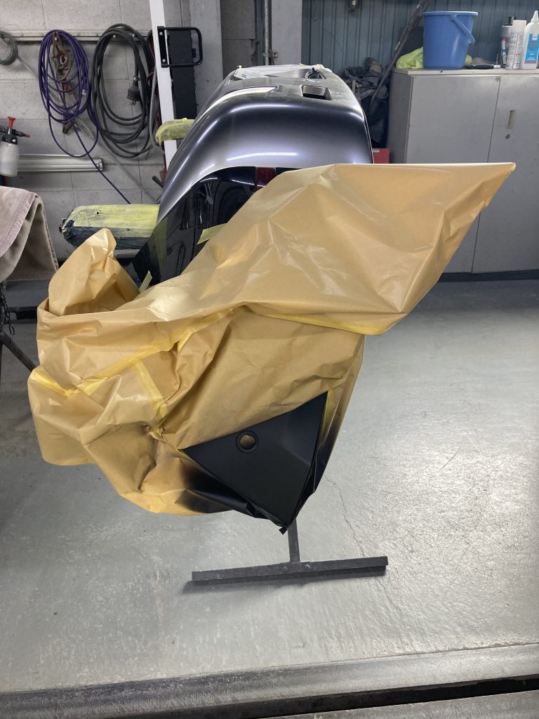 ランドローバー、ディフェンダー、フロントバンパー、フロントフェンダー、クォーターパネル、リアバンパー、キズ、変形、凹み、修理、塗装、