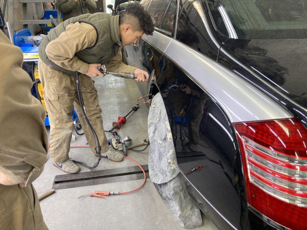 メルセデスベンツ、マイバッハ、Sクラス、リアドア、クォーターパネル、キズ、凹み、修理、塗装、