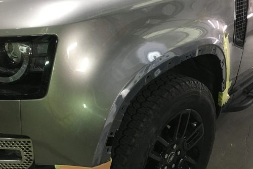 ランドローバー、ディフェンダー、フロントバンパー、フロントフェンダー、クォーターパネル、リアバンパー、キズ、変形、凹み、修理、塗装、