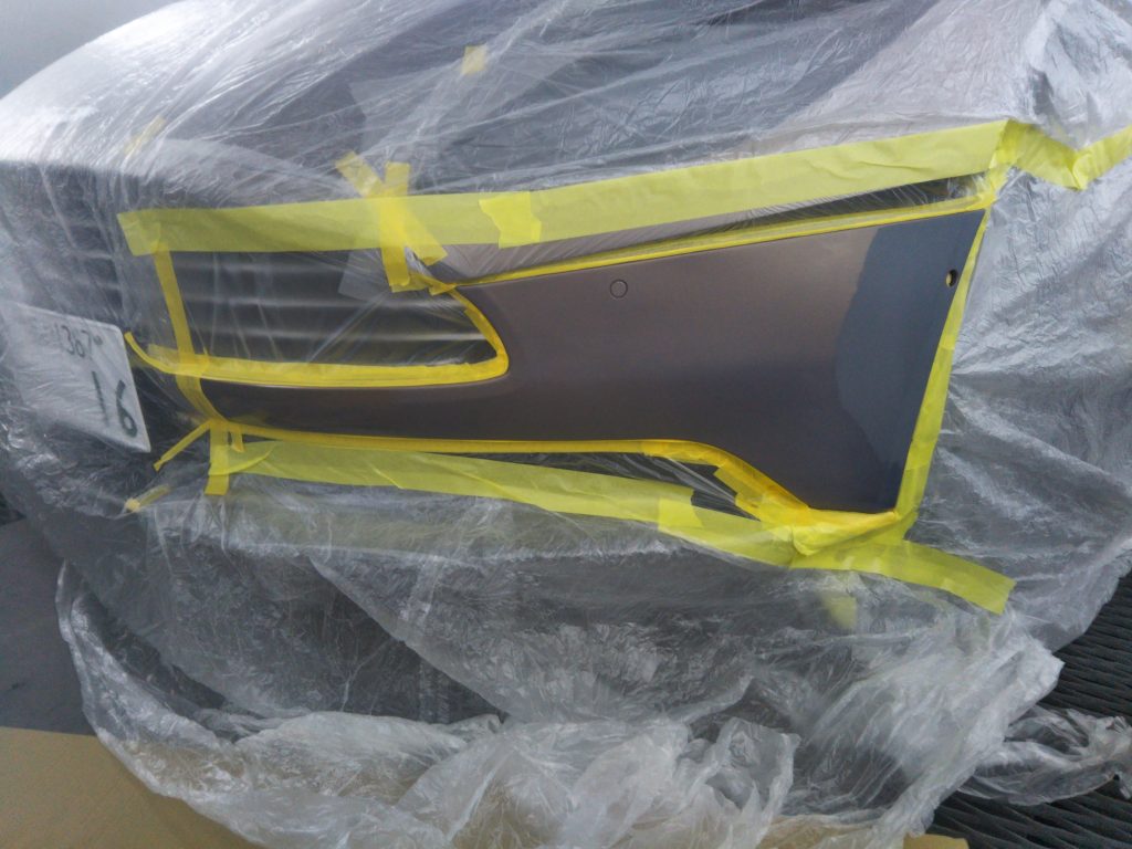 アストンマーチン、フロントバンパー、キズ、修理、塗装、