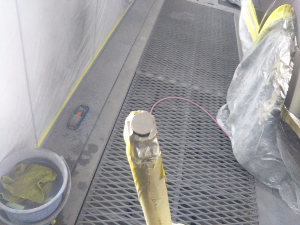 ランドローバー、レンジローバースポーツ、フロントバンパー、フロントフェンダー、リアドア、クォーターパ根雨、リアバンパー、キズ、凹み、修理、塗装、