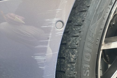 アストンマーチン、フロントバンパー、キズ、修理、塗装、