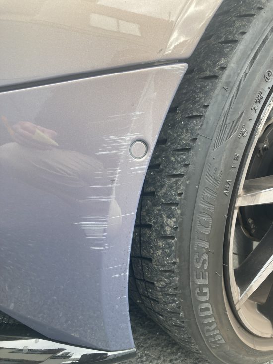 アストンマーチン、フロントバンパー、キズ、修理、塗装、