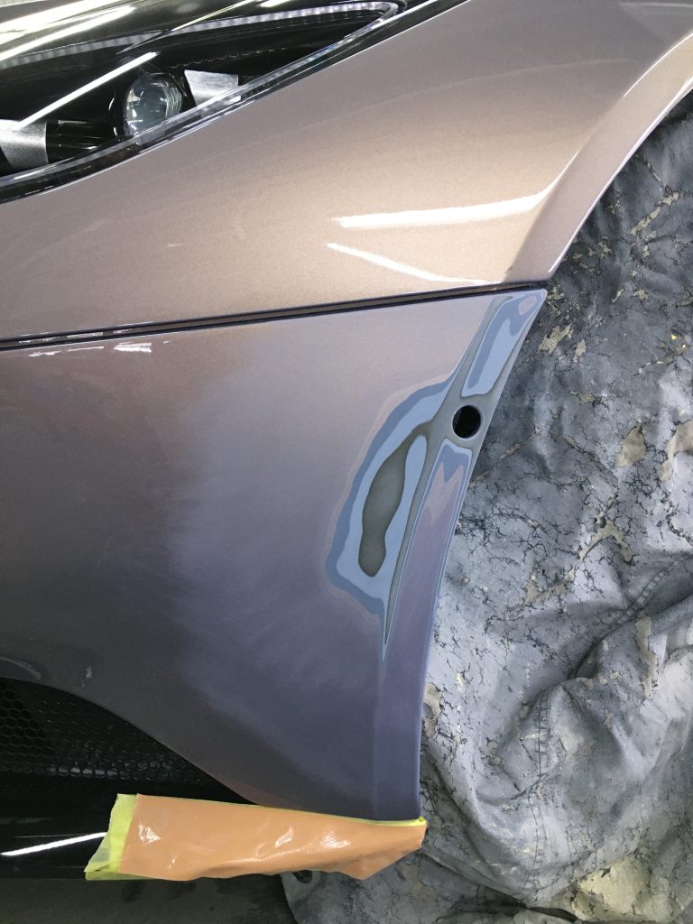 アストンマーチン、フロントバンパー、キズ、修理、塗装、