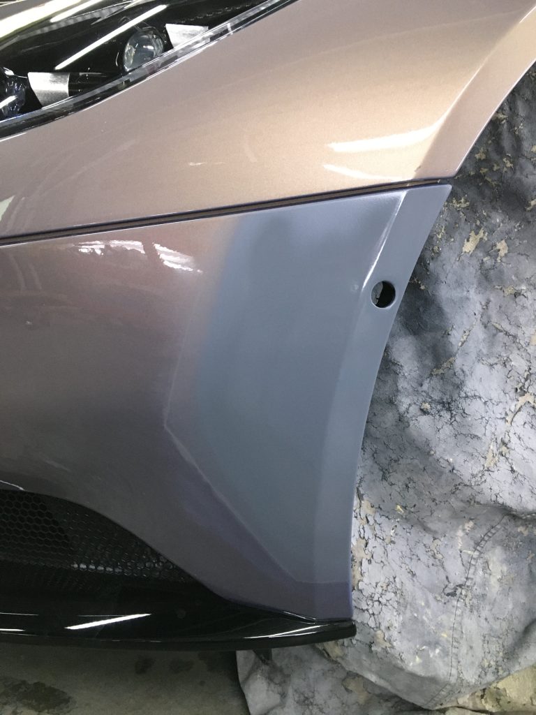 アストンマーチン、フロントバンパー、キズ、修理、塗装、