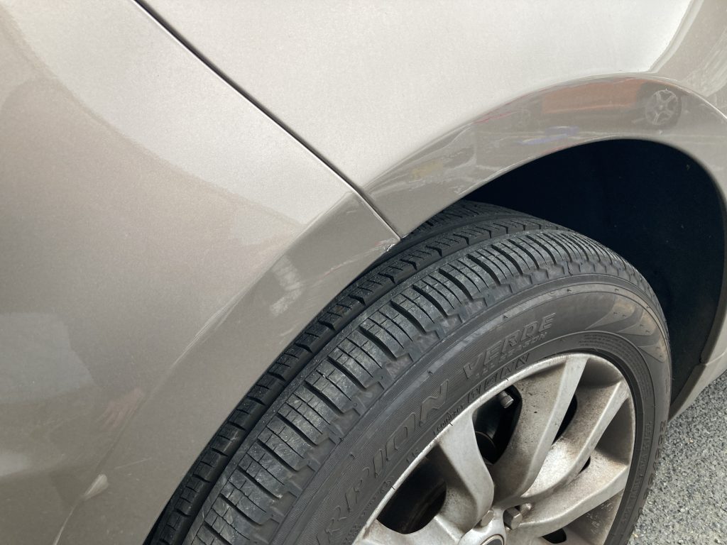 ランドローバー、レンジローバースポーツ、フロントバンパー、フロントフェンダー、リアドア、クォーターパ根雨、リアバンパー、キズ、凹み、修理、塗装、