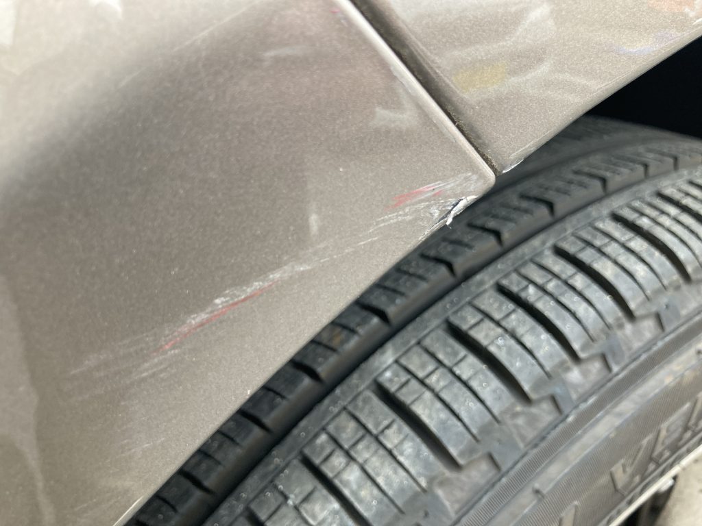 ランドローバー、レンジローバースポーツ、フロントバンパー、フロントフェンダー、リアドア、クォーターパ根雨、リアバンパー、キズ、凹み、修理、塗装、