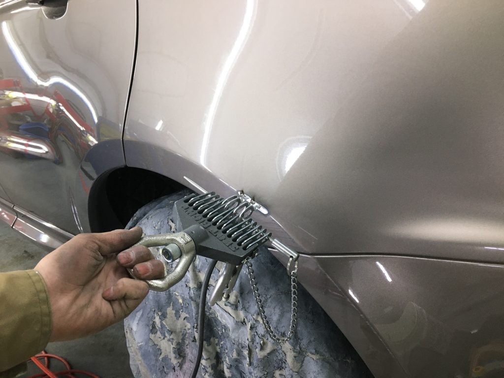 ランドローバー、レンジローバースポーツ、フロントバンパー、フロントフェンダー、リアドア、クォーターパ根雨、リアバンパー、キズ、凹み、修理、塗装、