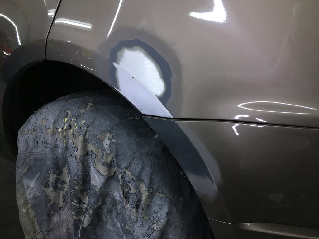 ランドローバー、レンジローバースポーツ、フロントバンパー、フロントフェンダー、リアドア、クォーターパ根雨、リアバンパー、キズ、凹み、修理、塗装、