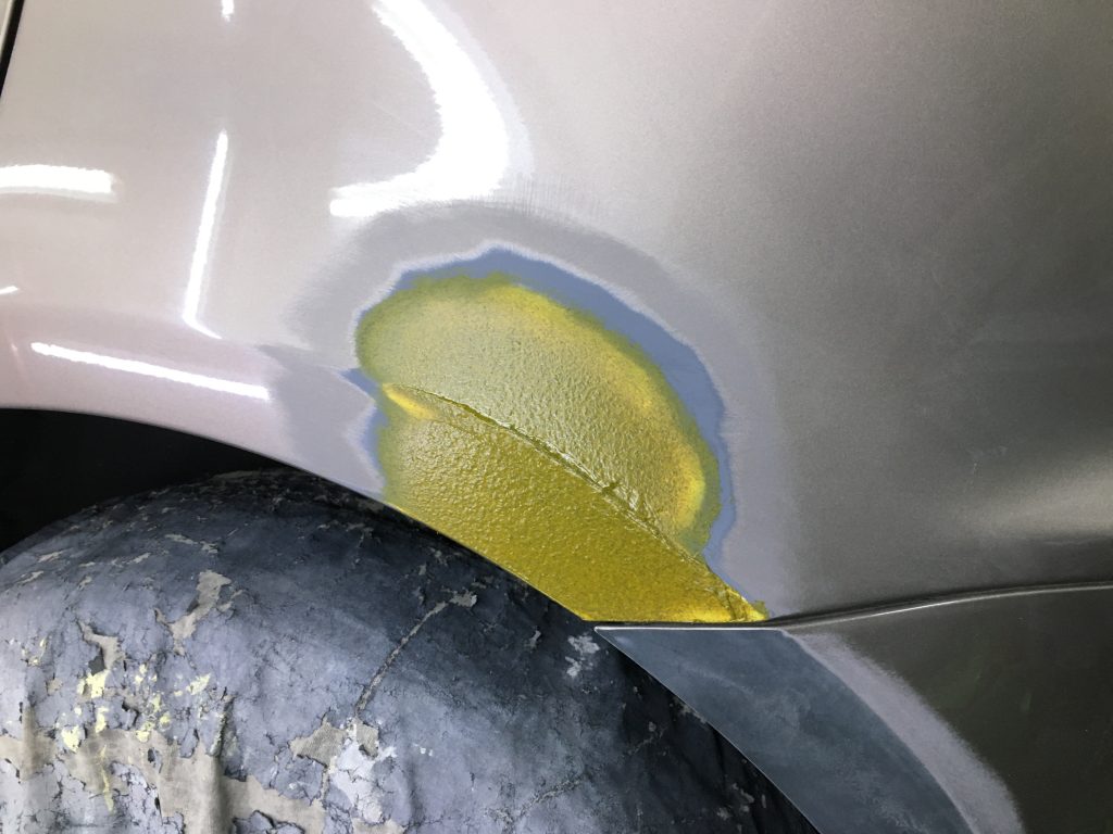 ランドローバー、レンジローバースポーツ、フロントバンパー、フロントフェンダー、リアドア、クォーターパ根雨、リアバンパー、キズ、凹み、修理、塗装、