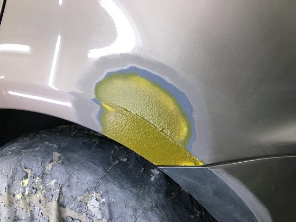 ランドローバー、レンジローバースポーツ、フロントバンパー、フロントフェンダー、リアドア、クォーターパ根雨、リアバンパー、キズ、凹み、修理、塗装、