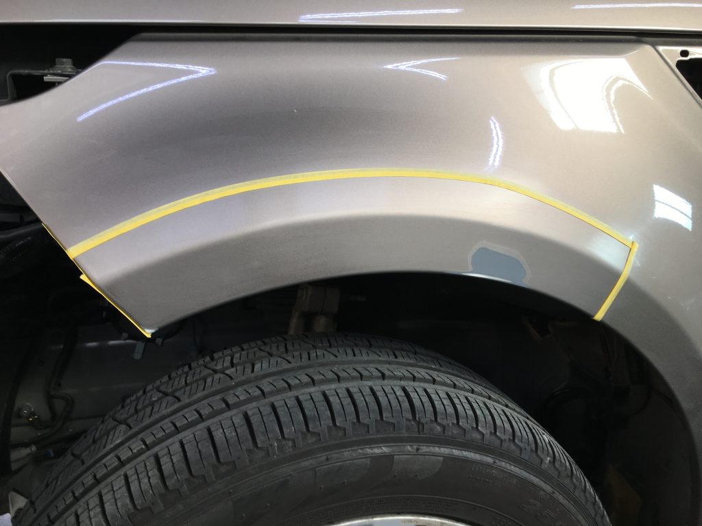 ランドローバー、レンジローバースポーツ、フロントバンパー、フロントフェンダー、リアドア、クォーターパ根雨、リアバンパー、キズ、凹み、修理、塗装、