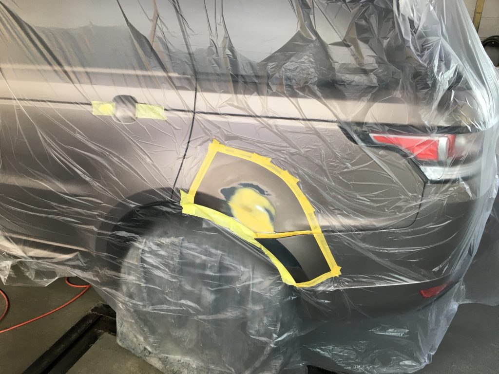 ランドローバー、レンジローバースポーツ、フロントバンパー、フロントフェンダー、リアドア、クォーターパ根雨、リアバンパー、キズ、凹み、修理、塗装、