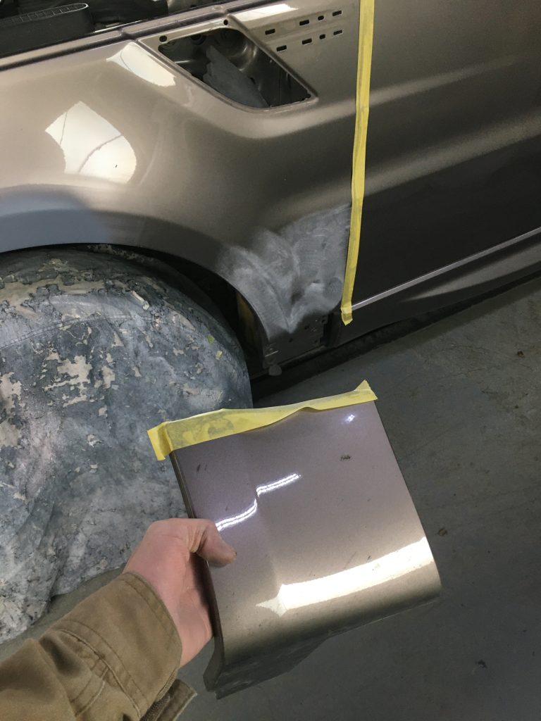 ランドローバー、レンジローバースポーツ、フロントバンパー、フロントフェンダー、リアドア、クォーターパ根雨、リアバンパー、キズ、凹み、修理、塗装、