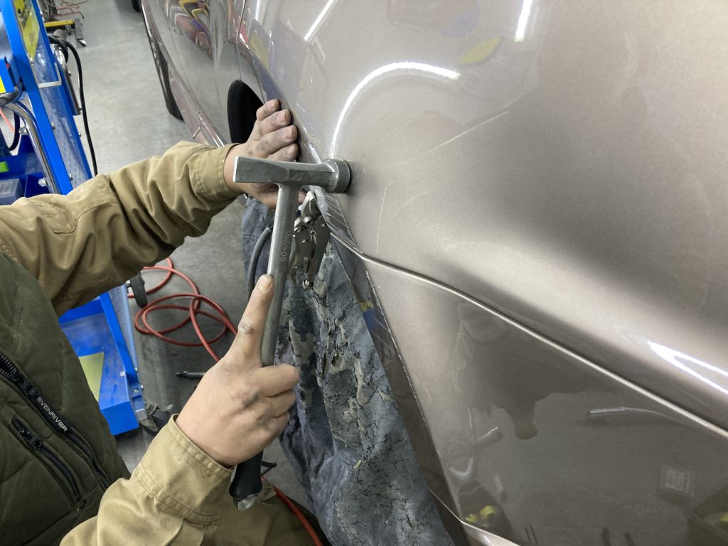 ランドローバー、レンジローバースポーツ、フロントバンパー、フロントフェンダー、リアドア、クォーターパ根雨、リアバンパー、キズ、凹み、修理、塗装、