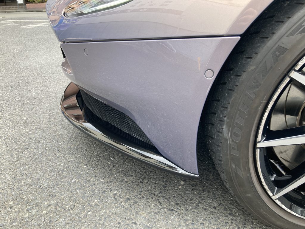 アストンマーチン、フロントバンパー、キズ、修理、塗装、